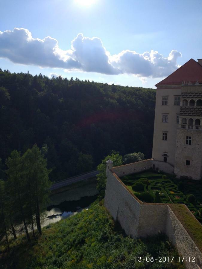 Herkules pokoje noclegi Pieskowa Skała Ojców Realizujemy Bon Turystyczny Exterior foto
